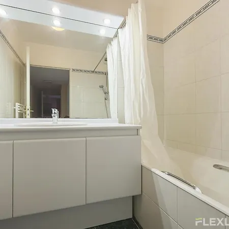 Charming 45m Two-bedroom In 15